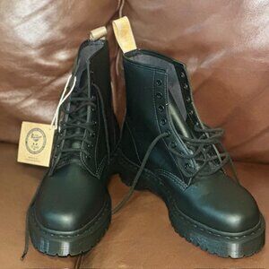 Doc Martens 24758 AirWair